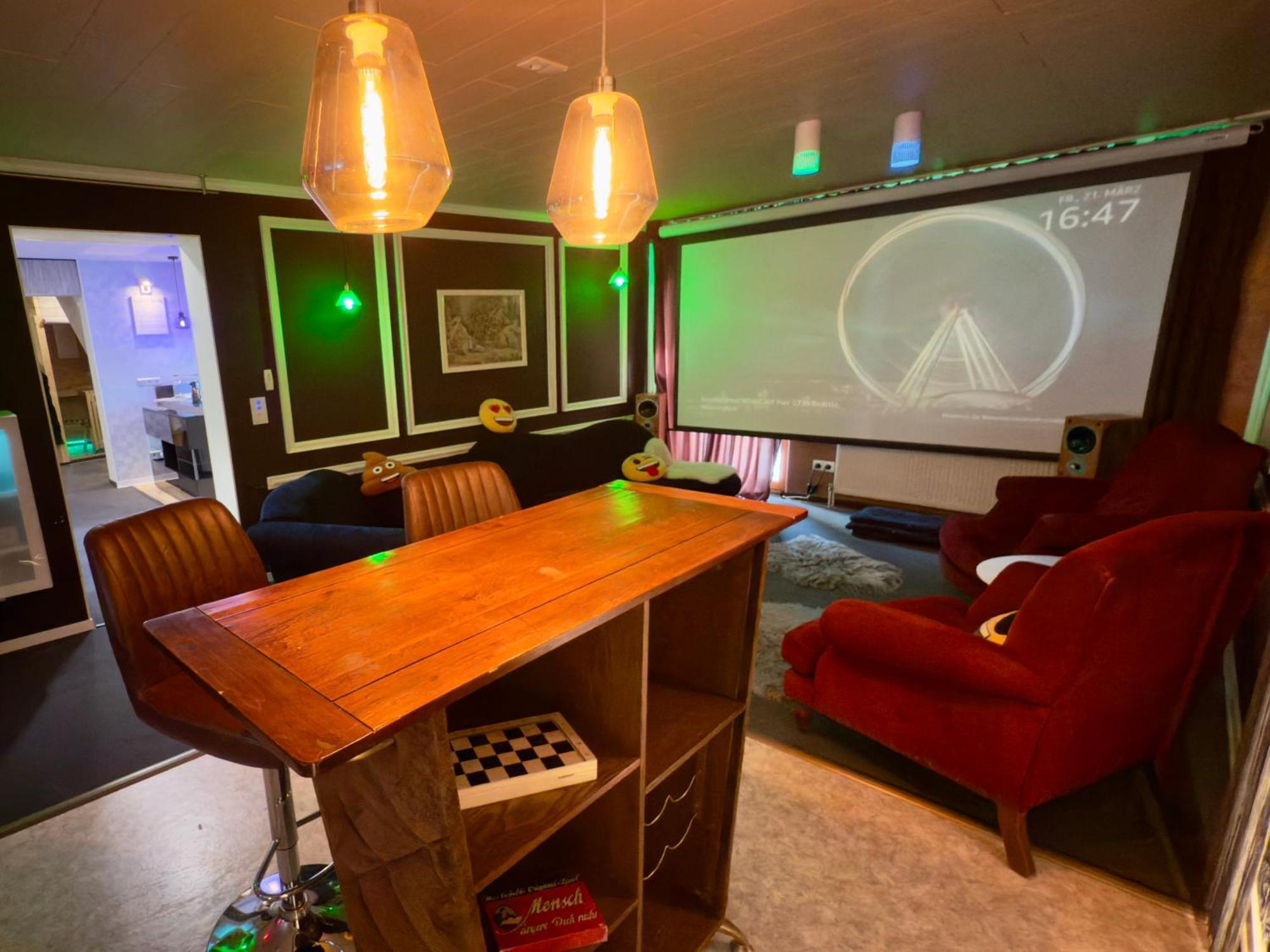 Bookeinfach Bad Ems - Private - Sauna Jacuzzi Whirlpool Swimmingpool Alahna Sup Beachvolleyball Billiards Ping Pong Cinema Theater Music Disco Ball Bbq Und Parkplaetze Kamer foto